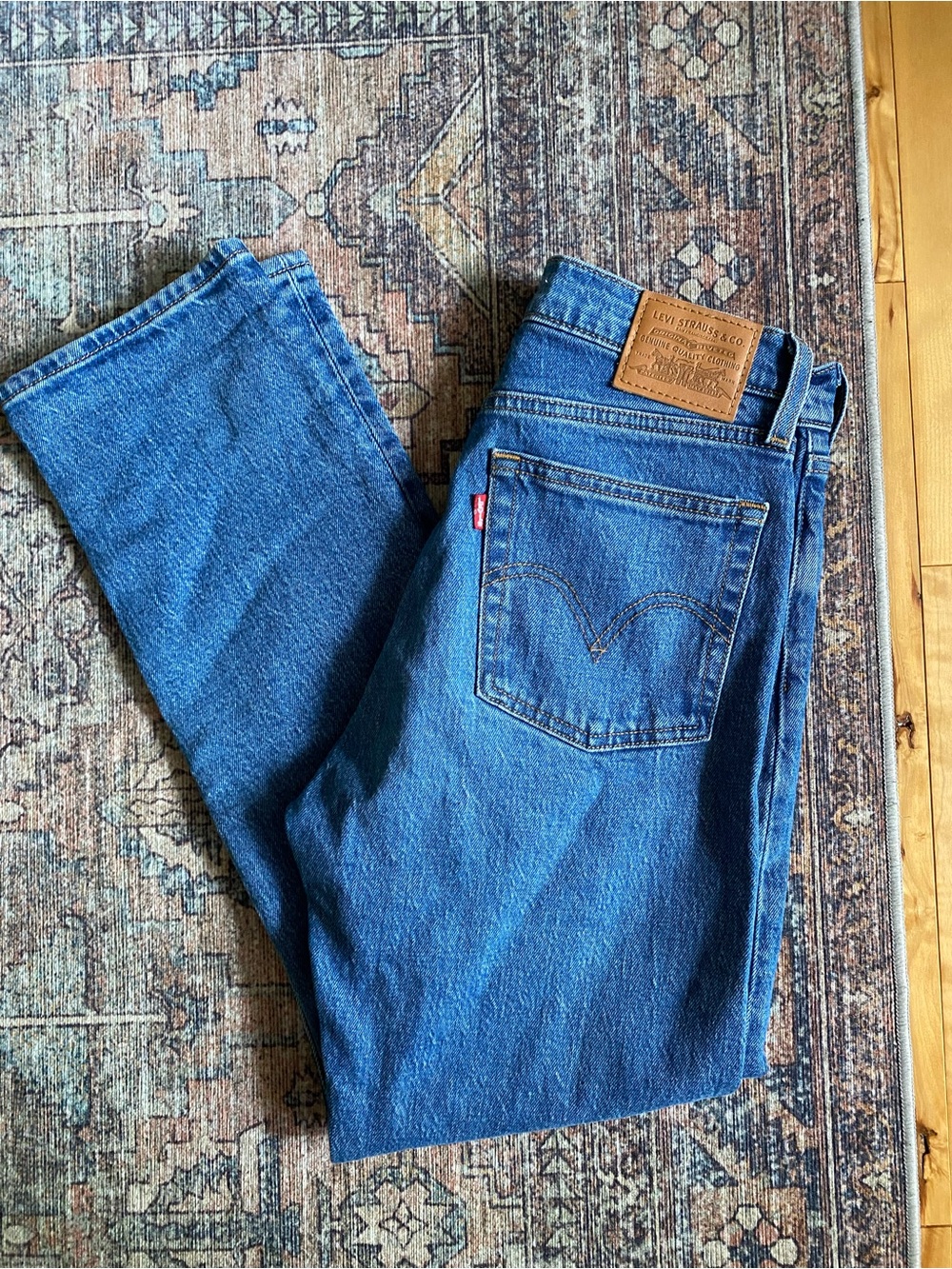 Levi's women’s Classic Straight Blue Jeans with Leather Patch